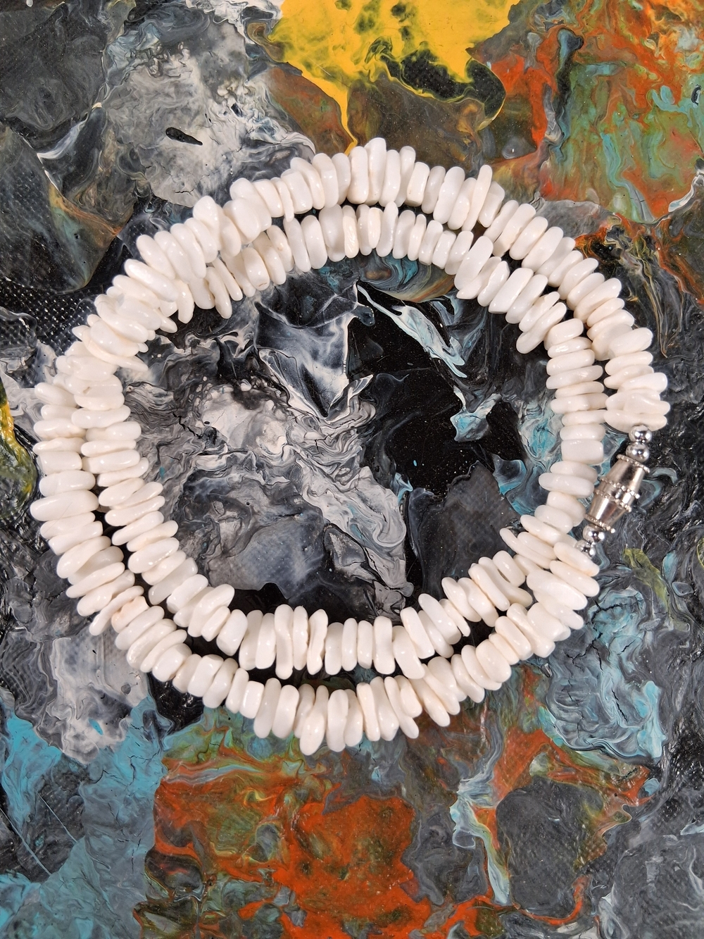 Vintage 1970s Authentic Hawaiian Puka Shell Necklace Screw Barrel Clasp Choker